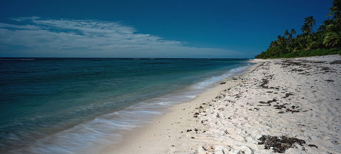 Praia em Tonga, no sudoeste do Oceano Pacífico
