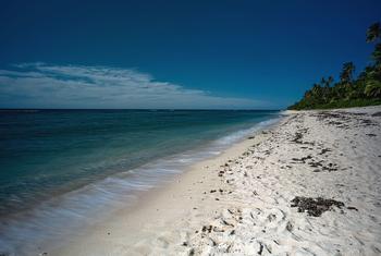 Praia em Tonga, no sudoeste do Oceano Pacífico