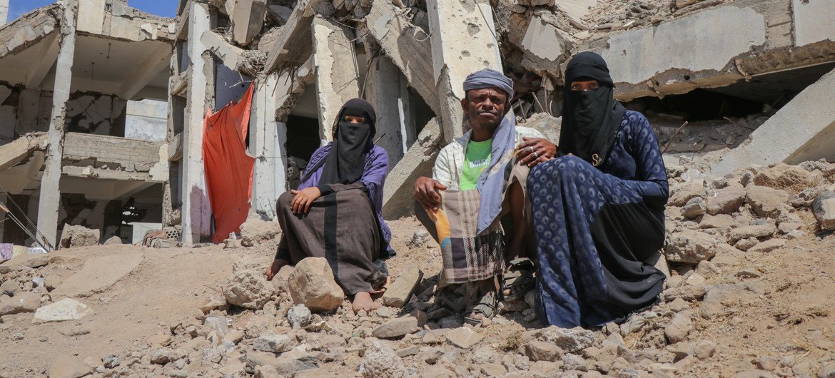 أسرة يمنية نازحة داخليا في محافظة الضالع باليمن.