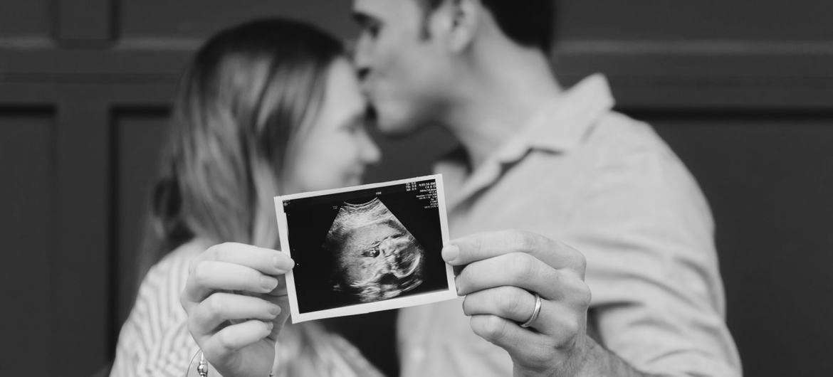 De acordo com a OMS, momentos que alteram a vida, como gravidez, nascimento e paternidade precoce, podem ser estressantes para as mulheres e seus parceiros