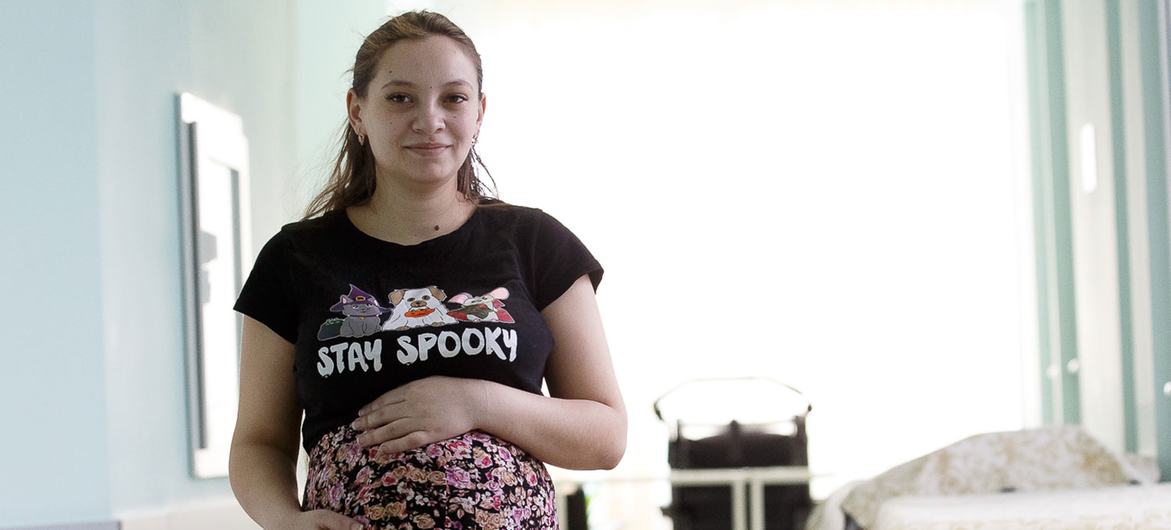 21-летняя Наташа Кузнецова на седьмом месяце беременности бежала из своего дома в Харькове. Она нашла приют в  Молдове