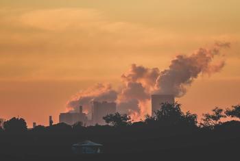 德国科伦发电厂正在排放废气。