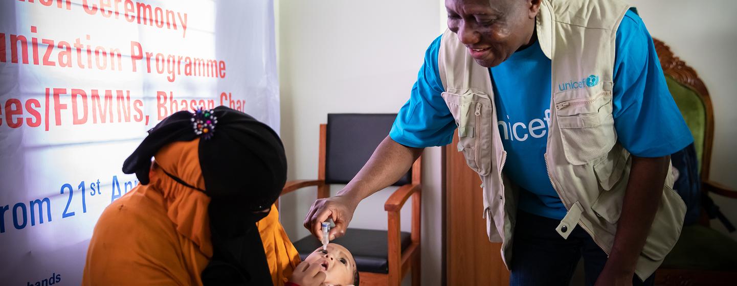 George Laryea-Adjei, UNICEF Regional Director for South Asia, inoculates a Rohingya refugee baby with the polio vaccine