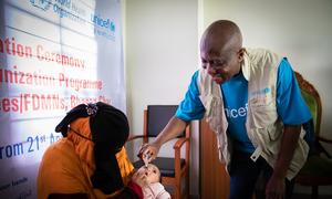 George Laryea-Adjei, UNICEF Regional Director for South Asia, inoculates a Rohingya refugee baby with the polio vaccine