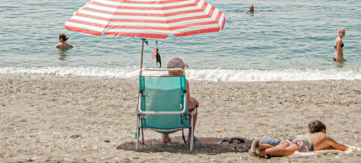 Safe in the sun? UN launches new app to help beat skin cancer