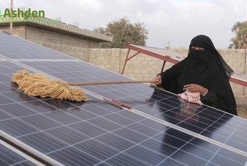 المرأة الريفية اليمنية تطلق أول شبكة خاصة للطاقة الشمسية في البلاد