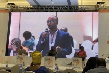 عبد الفتاح حسن علي، ناشط صومالي يبلغ من العمر 33 عامًا، اشتهر بعمله في الحقوق الرقمية للصوماليين. وأتت جهوده في الوقت المناسب على الرغم من أن الإنترنت لا يستخدم على نطاق واسع من قبل جميع شرائح المجتمع الصومالي.