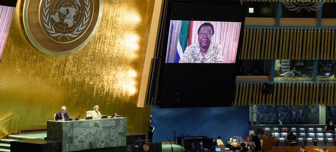 南非国际关系与合作部长纳莱迪·潘多尔在纪念纳尔逊·曼德拉国际日的大会非正式全体会议上发言。