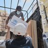 Структуры ООН в Бейруте оказывают жизненно важную помощь пострадавшим семьям. УВКБ предоставляет материалы для восстановления и ремонта жилья.