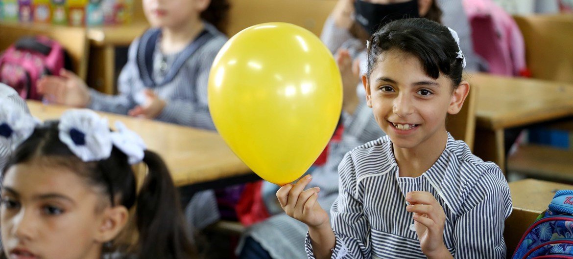 Ближневосточное агентство ООН поддерживает работу сотен школ для детей из числа палестинских беженцев.