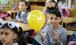 近东救济工程处科拉小学的巴勒斯坦难民学生很高兴能在停课5个月后重返学校。