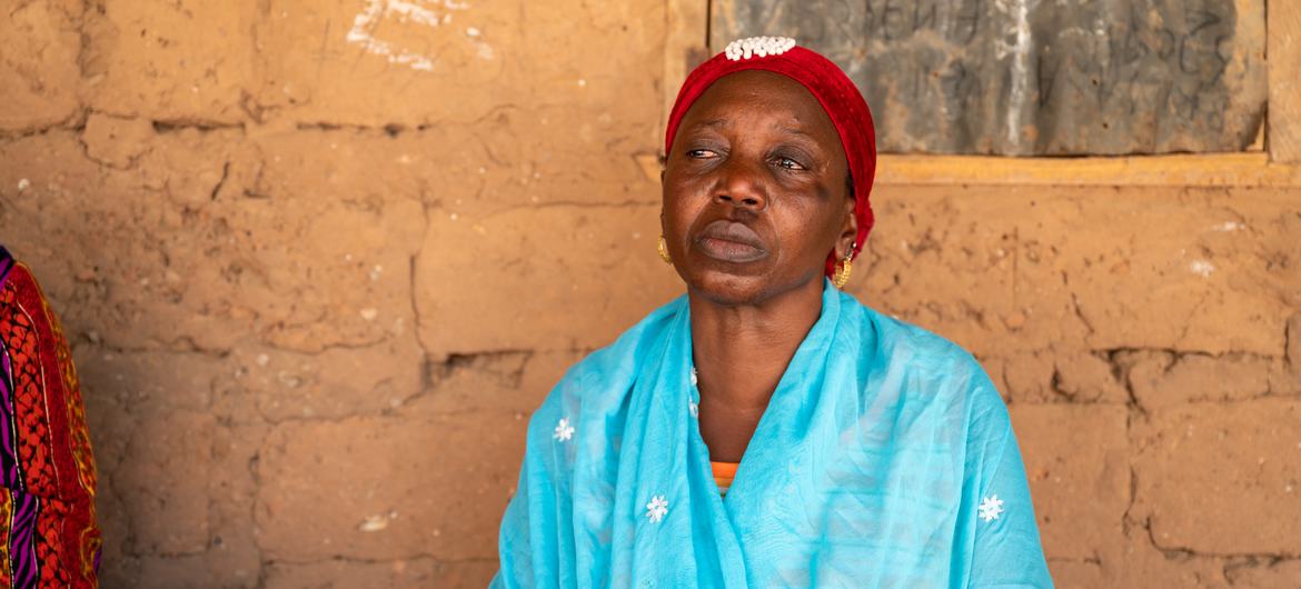 De nombreux Gambiens vivant au Sénégal ont également été touchés. Fatou a dû quitter sa maison sans rien d'autre que ses dix enfants et ses habits sur le dos.
