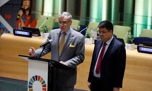 联合国秘书长南南合作特使切迪克与深圳青年联合会代表陈代兴在2019年青年气候变化峰会上宣布YES计划。