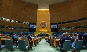 यूएन महासचिव एंतोनियो गुटेरेश, संयुक्त राष्ट्र महासभा के 76वें उच्चस्तरीय सत्र के दौरान प्रतिनिधियों को सम्बोधित कर रहे हैं. 