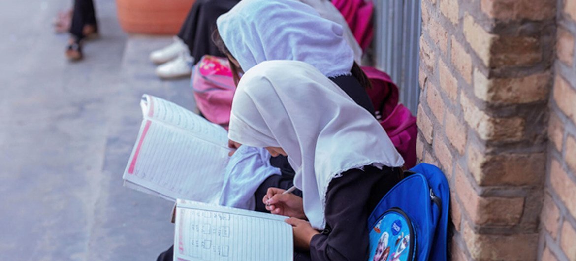 Dans tout l'Afghanistan, l'éducation des enfants est interrompue depuis maintenant deux années scolaires à cause de la pandémie de Covid-19