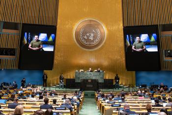 الرئيس الأوكراني فولوديمير زيلينسكي، عبر تقنية الفيديو، مقدما خطاب بلاده في مداولات الدورة السابعة والسبعين للجمعية العامة للأمم المتحدة. 
