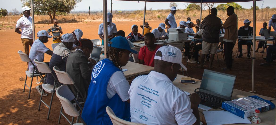 A OIM trabalha com o governo moçambicano para emitir documentação civil para mais de 100 mil migrantes indocumentados e comunidades afetadas por conflitos A OIM trabalha com o governo moçambicano para emitir documentação civil para mais de 100 mil migrantes indocumentados e comunidades afetadas por conflitos