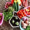 Эксперты ВОЗ советуют есть как можно больше овощей и фруктов, а также снизить потребление соли, сахара и трансжиров.