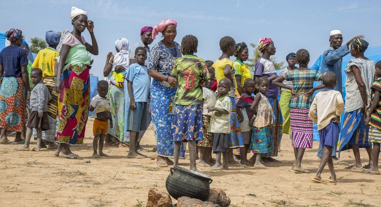 Watu waliofurushwa nchini Burkina Faso wakiwa kambini mjini Pissila kasakazini mashariki mwa nchi hiyo.