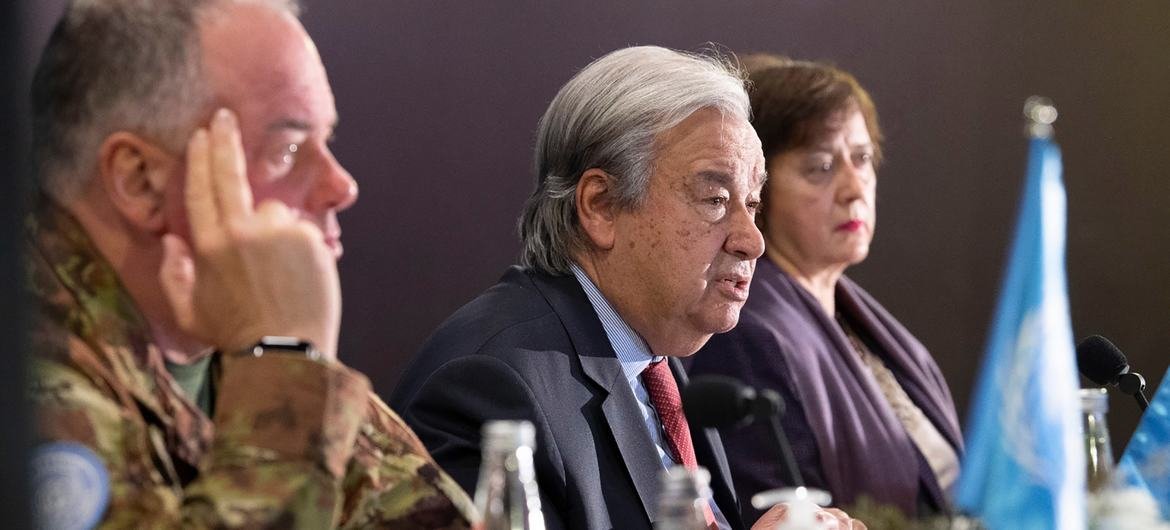 El Secretario General António Guterres en conferencia de prensa en Líbano.