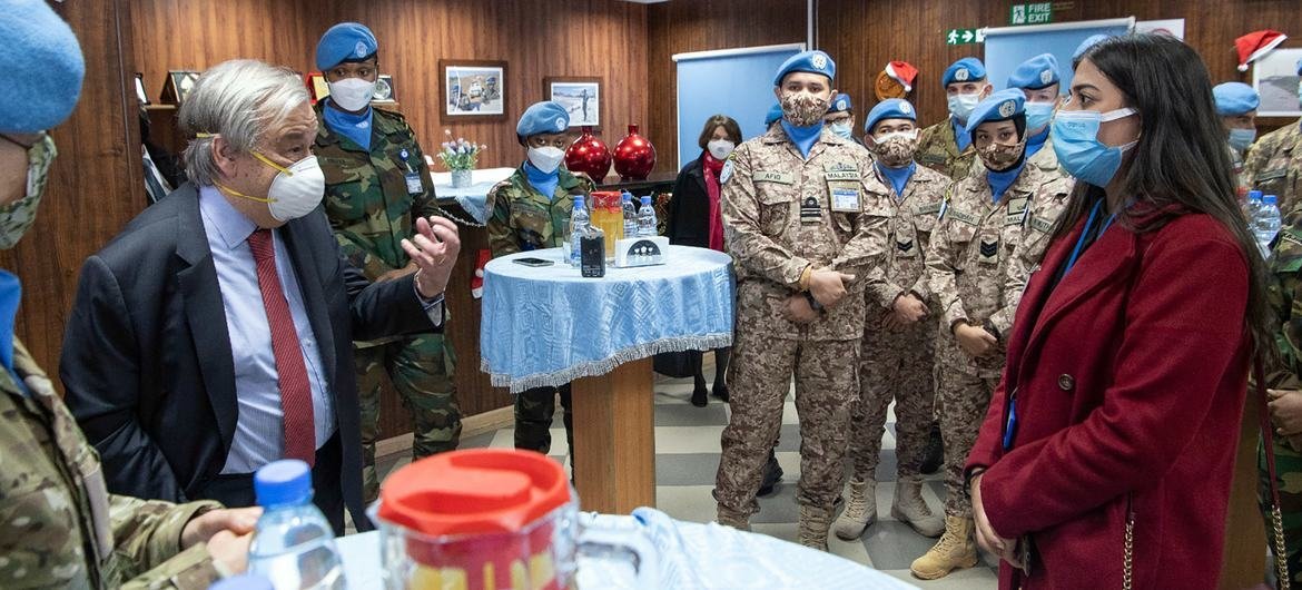 Гутерриш побывал в штабе Временных сил ООН, которые развернуты вдоль «голубой линии». 