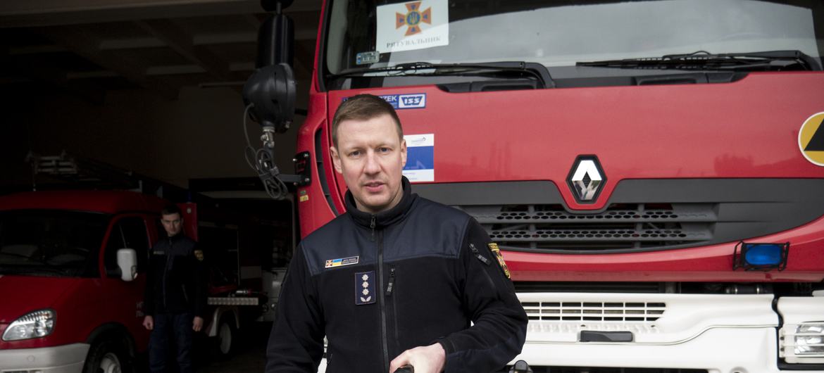 Виктор работает в командно-диспетчерском центре службы спасателей во Львове.