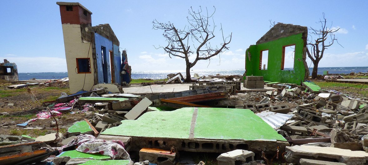 Los fenómenos meteorológicos extremos están devastando muchos países, entre ellos Fiji, que fue azotado por el ciclón Winston en 2016.