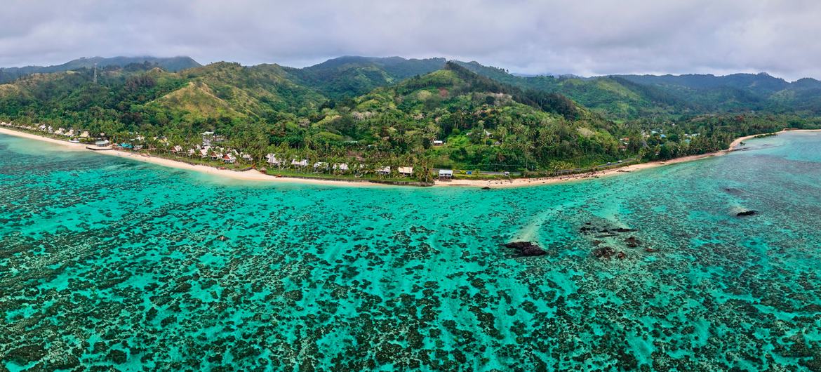 Panorámica de la isla de Viti Levu, la mayor de las islas que comprenden la nación de Fiji en el Pacífico Sur y hogar de la capital de Suva. 