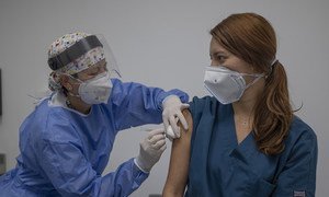 La vacunación en Colombia comenzó el 18 de febrero de 2021.
