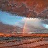 克罗地亚帕岛海岸的彩虹。