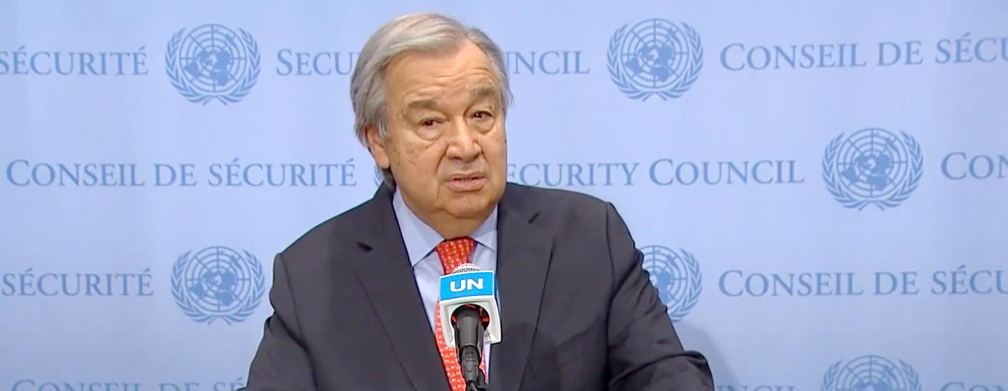 Le Secrétaire général de l'ONU António Guterres devant la presse.