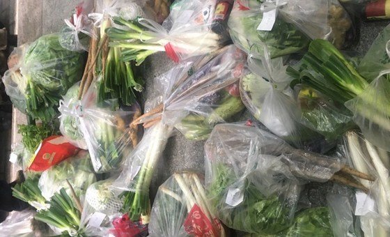 vegetables delivered by community workers to Wuhan residents during quarantine