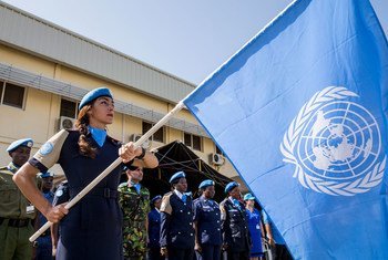 Boina-azul da ONU participa em desfile em Juba, no Sudão do Sul.