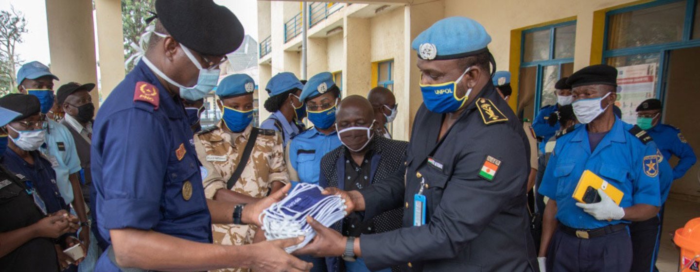 MONUSCO Police donate personal protective equipment, including face masks and hand sanitizer, to the provincial police commissariat of the Congolese National Police in South Kivu.