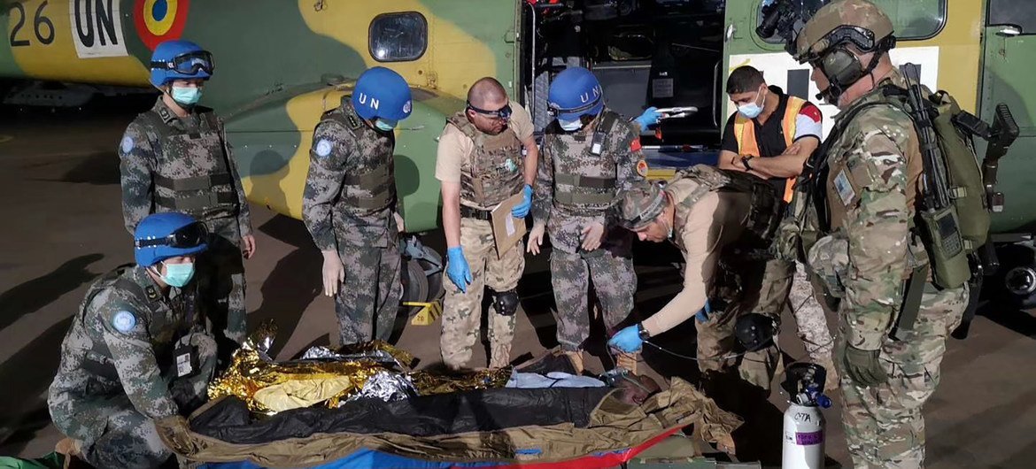 联马团多哥武装警察巡逻中遇爆炸袭击受伤，进行医疗后送