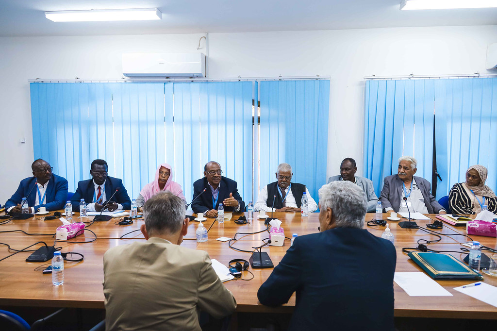  لقاءات ممثلي الآلية الثلاثيةيوم 17 أيار/مايو 2022، في إطار المباحثات السودانية-السودانية غير المباشرة التي انطلقت في 12 أيار/مايو 2022.