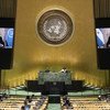 El Presidente Alberto Fernández (en las pantallas) de Argentina se dirige al debate general del septuagésimo quinto período de sesiones de la Asamblea General.