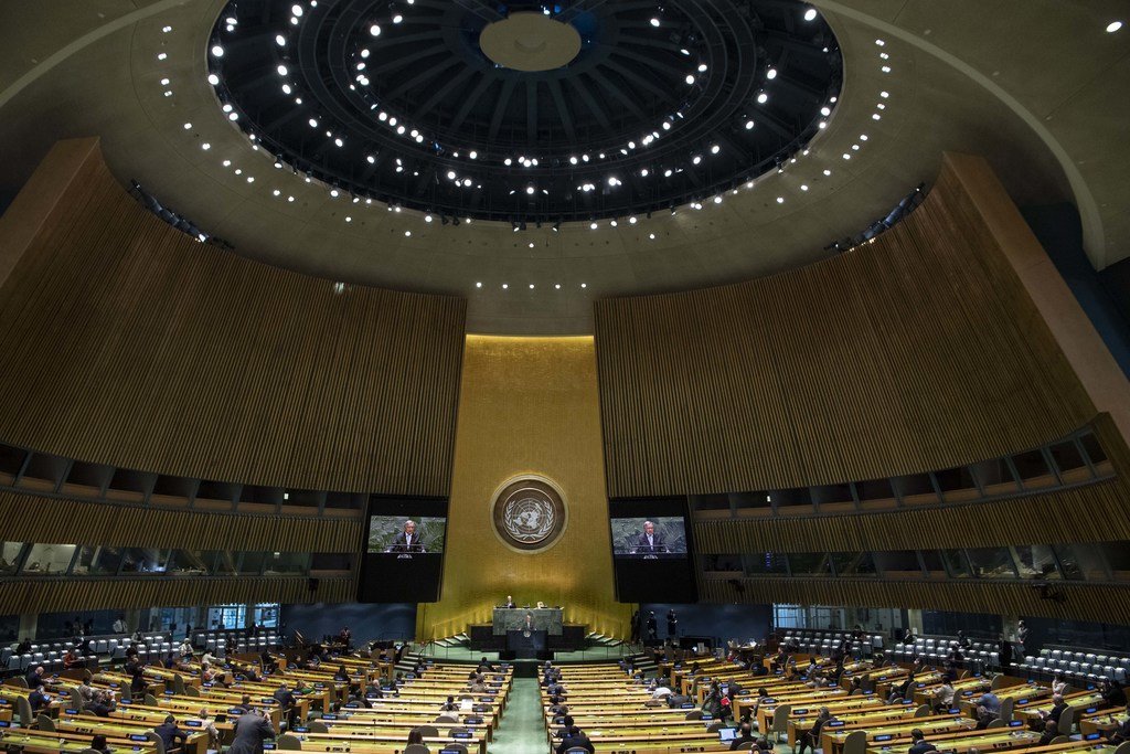 قاعة الجمعية العامة للأمم المتحدة أثناء افتتاح أعمال المناقشة العامة لدورتها الخامسة والسبعين