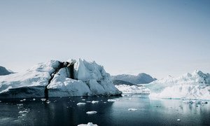 格陵兰岛的冰盖。世界气象组织今天证实，格陵兰岛一处自动气象站于1991年录得的-69.6°C为北半球有史以来测得的最低气温。