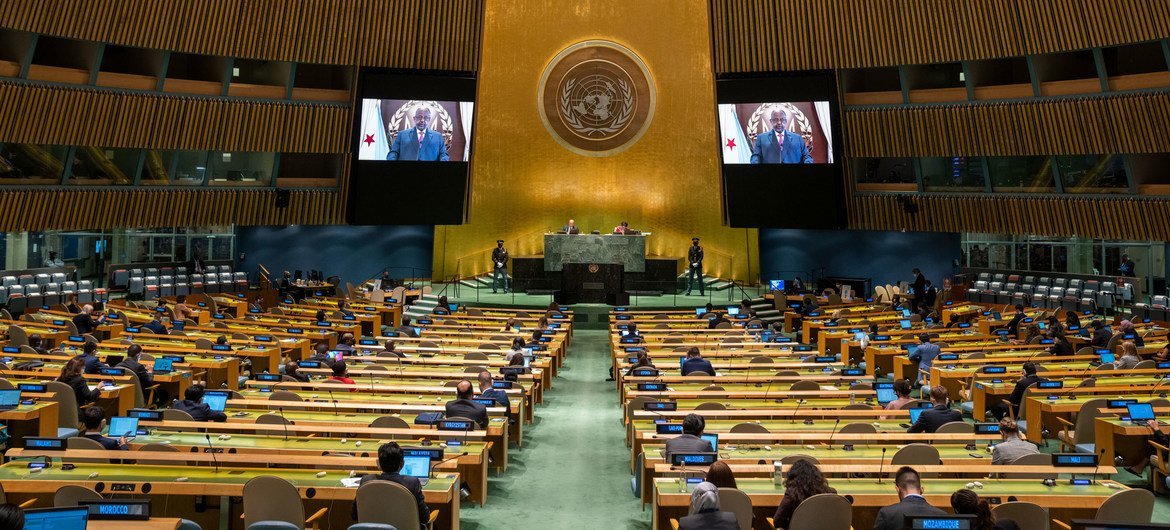 رئيس جمهورية جيبوتي، إسماعيل عمر جيله، يلقي كلمة بلاده في المناقشة العامة للدورة 76 للجمعية العامة للأمم المتحدة.