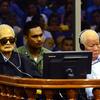 Nuon Chea (left) and Khieu Samphan in the Trial Chamber of the Extraordinary Chambers in the Courts of Cambodia (ECCC). (file)