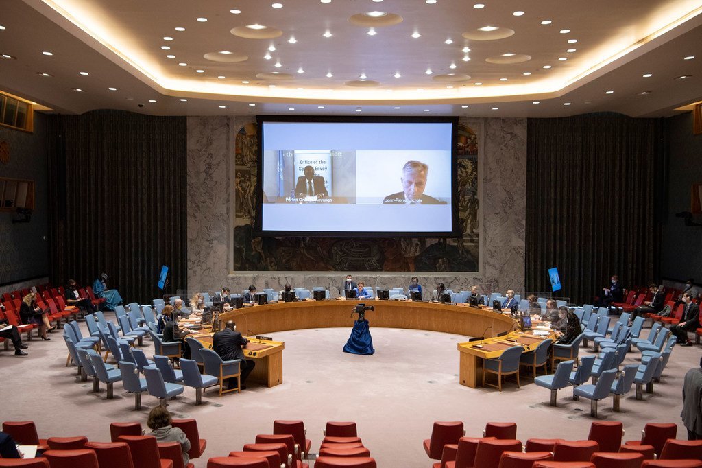 秘书长负责非洲之角事务的特使帕南·安南加（左）和主管和平行动副秘书长让·皮埃尔·拉克鲁瓦（右）向联合国安理会成员简要介绍了苏丹和南苏丹的情况和阿卜耶伊局势。
