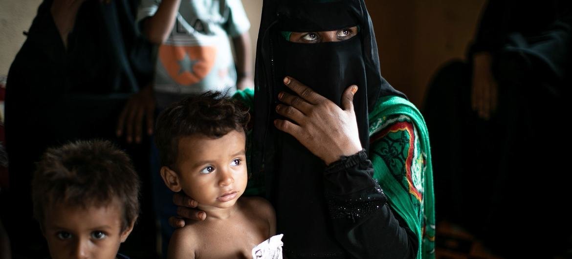 Children receive treatment for malnutrition at a WFP-supported mobile clinic in Lahj, Yemen.