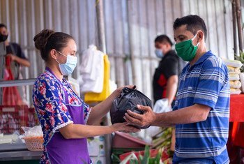 People affected by Tropical Storm Amanda in El Salvador have received cash transfers enabling them to buy food supplies.