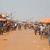 中非共和国首都班吉一个市场上的人们。