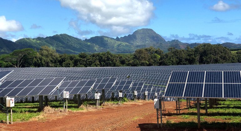 Moving towards 100% renewable power in Hawaii (with a little help