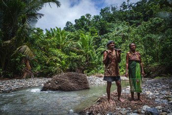 Nchini Indonesia watu wengi hutegemea bioanuwai ya misitu ili kujipatia riziki.