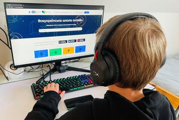 На сайте ВШО есть программа по основным предметам для учеников с 5-го по 11-й класс. 