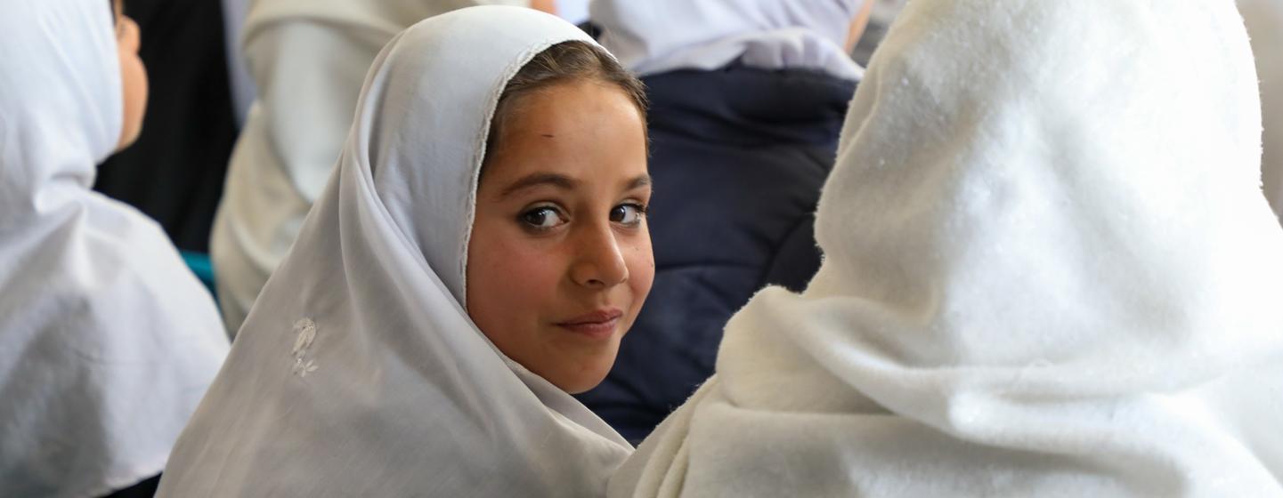 Des filles dans un centre d'apprentissage du village de Gulab Khail dans la province de Maidan Wardak, en Afghanistan.