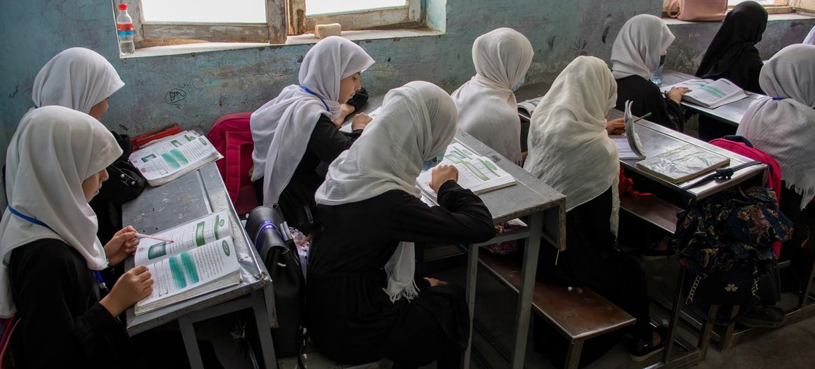 مدرسة للبنات في مدينة هرات بأفغانستان.